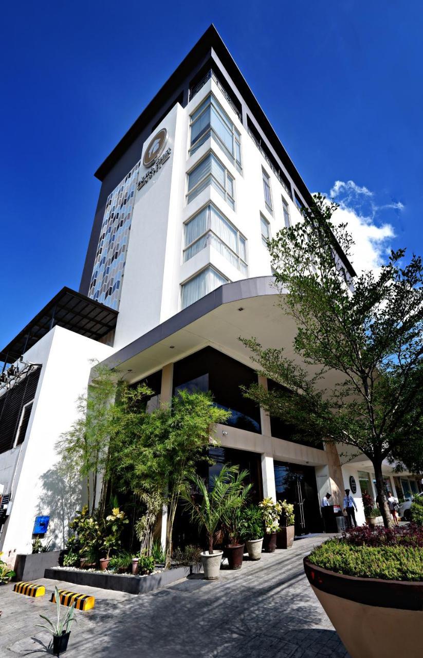 โรงแรมโฮม เครสต์ Davao ภายนอก รูปภาพ